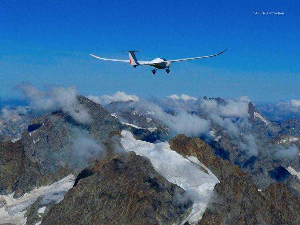 Ballade en Lambada au massif des Ecrins Survoler la barre des Ecrins en planeur